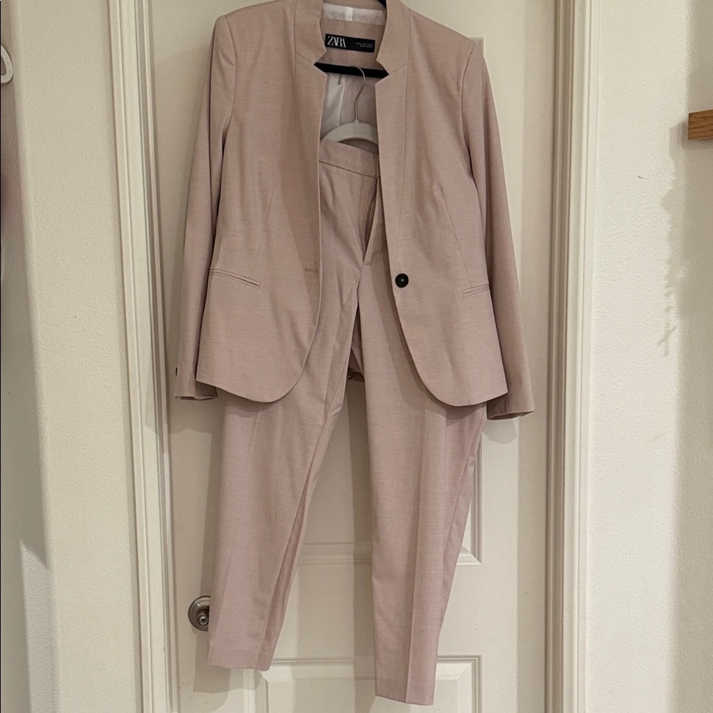 Zara - Suit - Picture 5 of 6